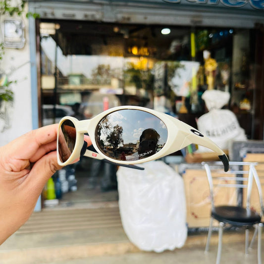 Cream Colour Eye Jacket Redux β Oval Shape Sports Sunglasses