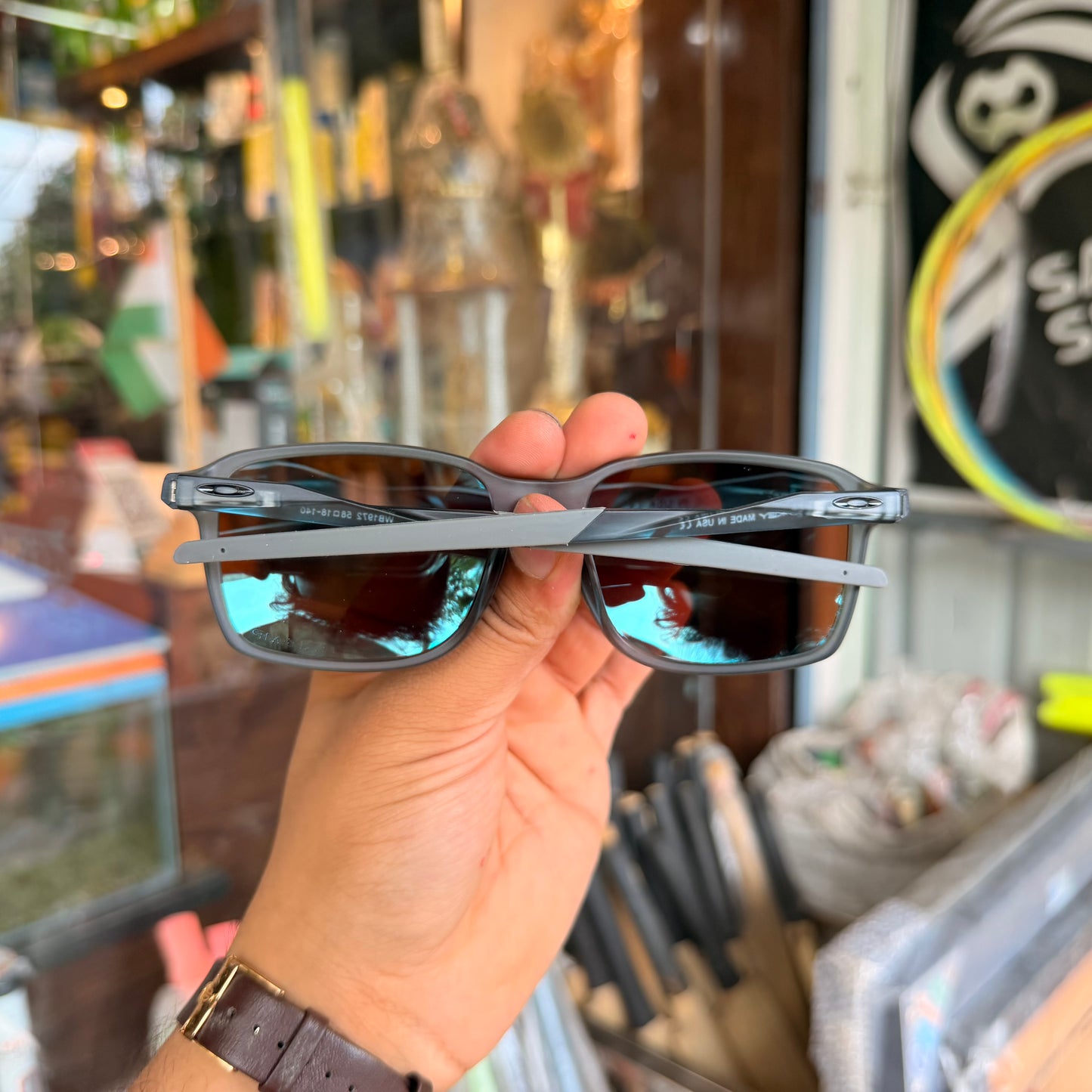 OAKLEY Grey-Blue Lens Rectangle Frame Light Weight Premium Sunglasses