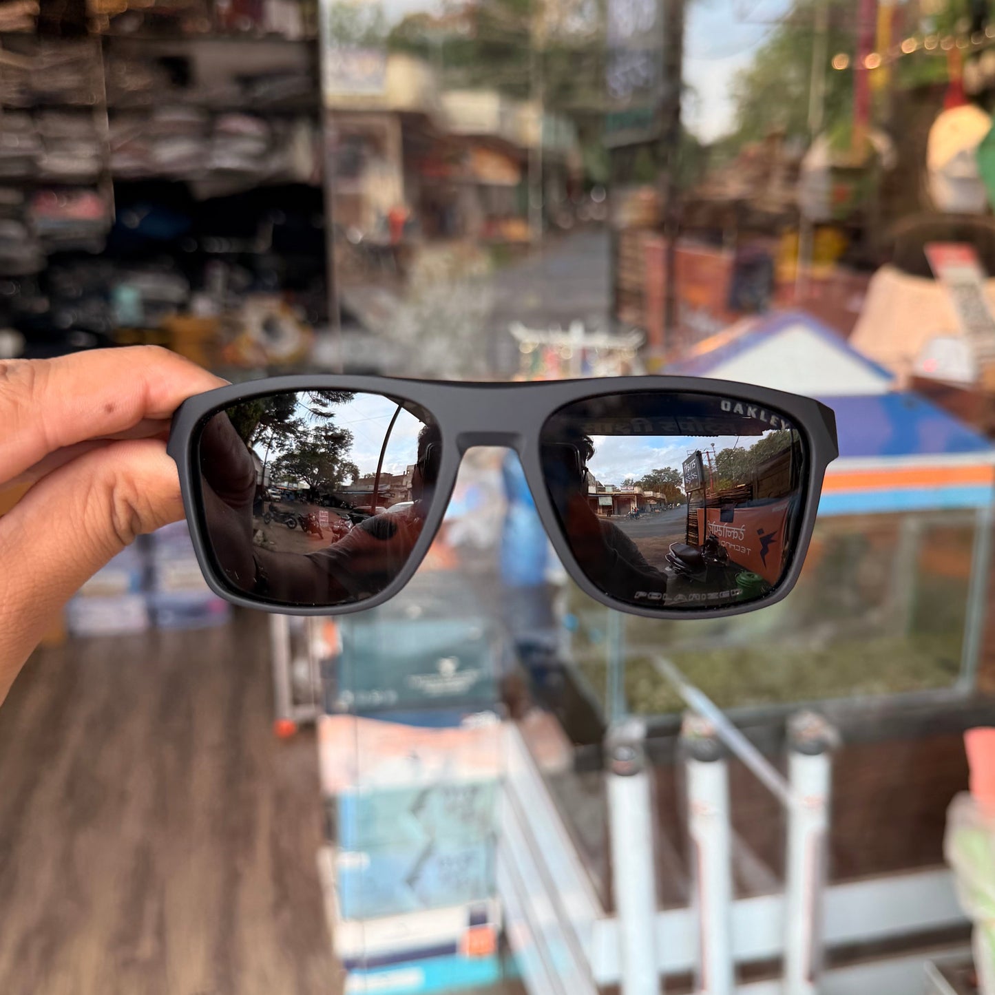 OAKLEY Polarised TO4914 All Black Premium Sunglasses