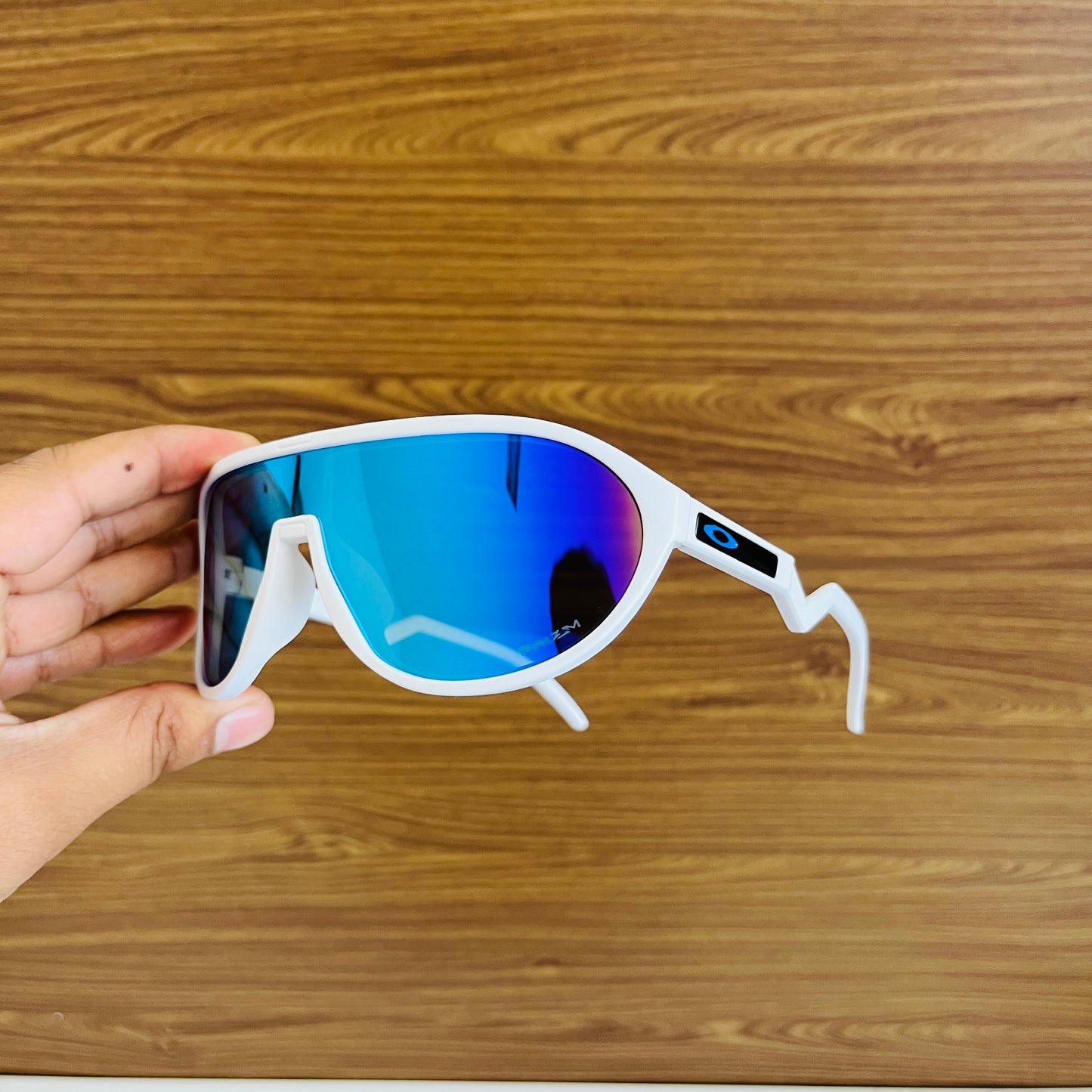 Full Frame White Blue Colour New High Quality Premium Unisex Sports Sunglass