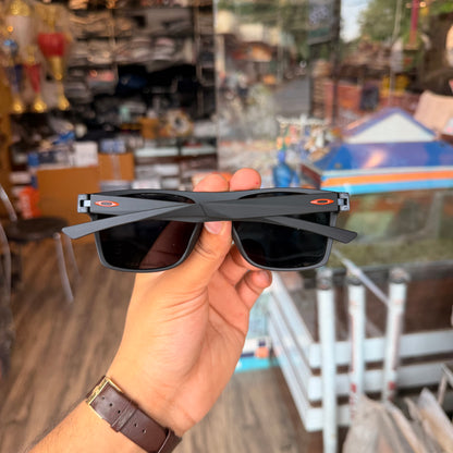 OAKLEY Polarised TO4914 All Black Premium Sunglasses