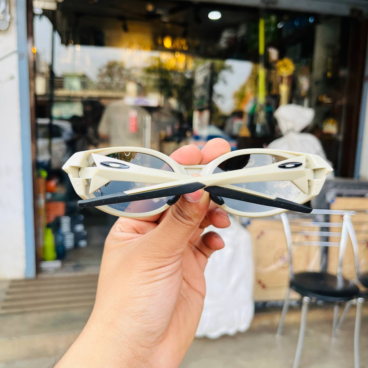 Cream Colour Eye Jacket Redux – Oval Shape Sports Sunglasses
